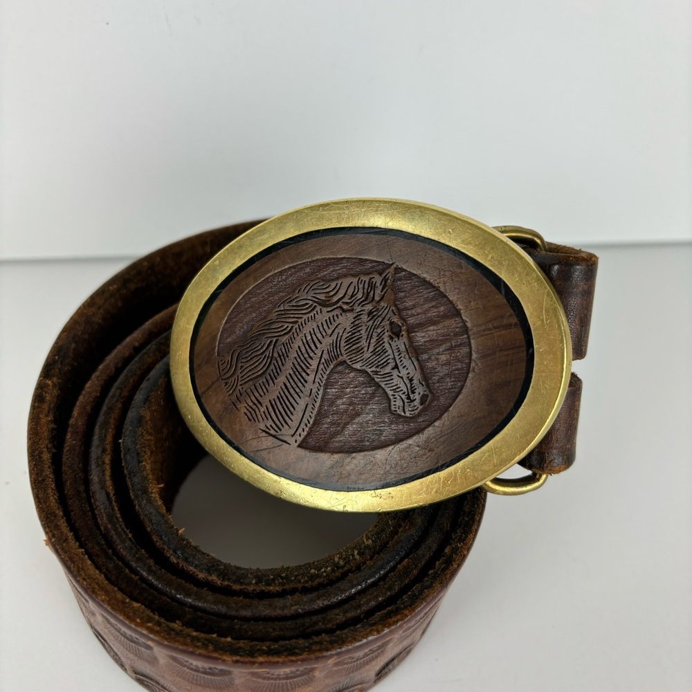 Leather belt in brown with wood etched horse head/brass buckle-33-38” waist - Picture 7 of 11